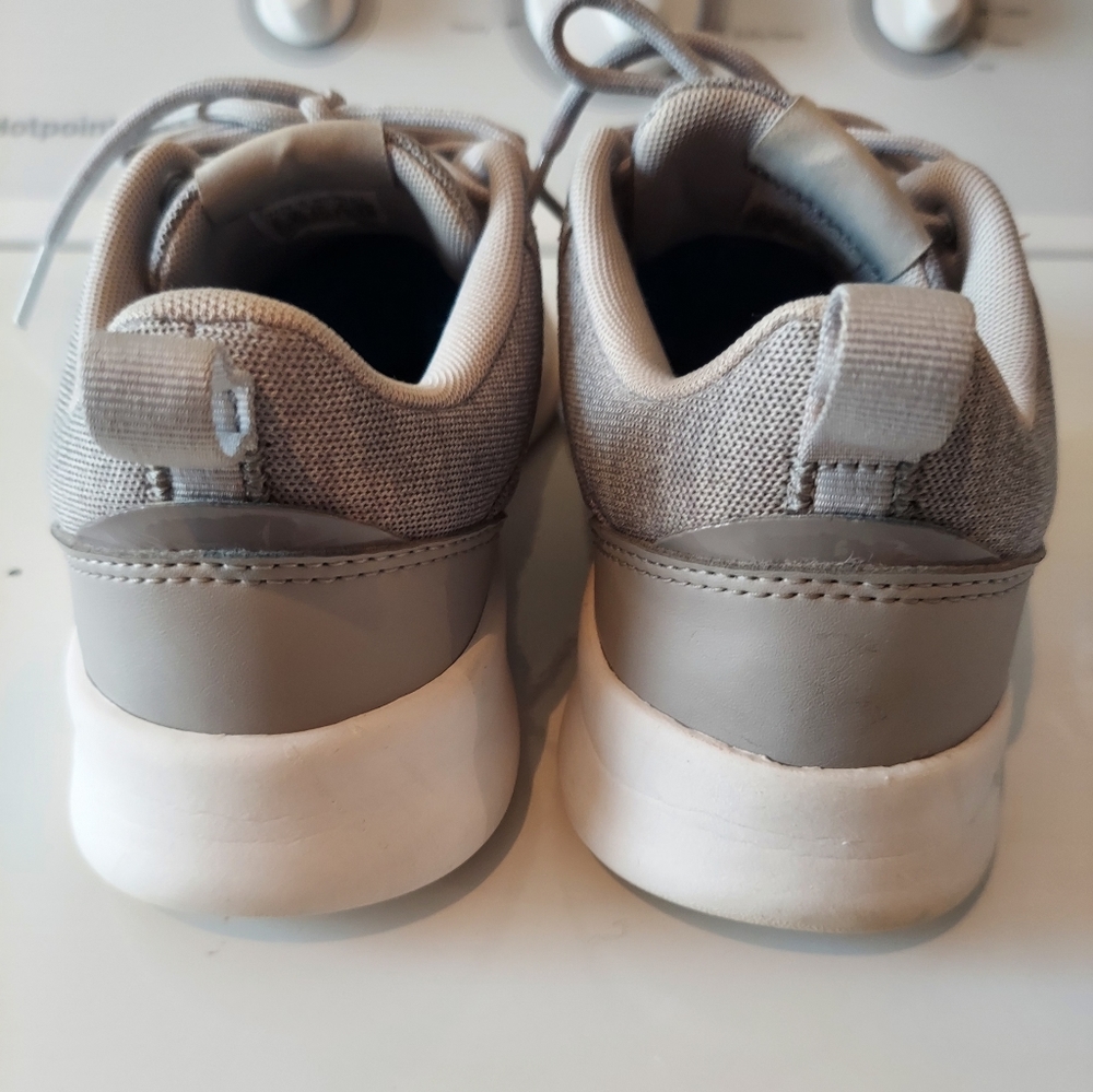 Adidas - Picture 2 of 5